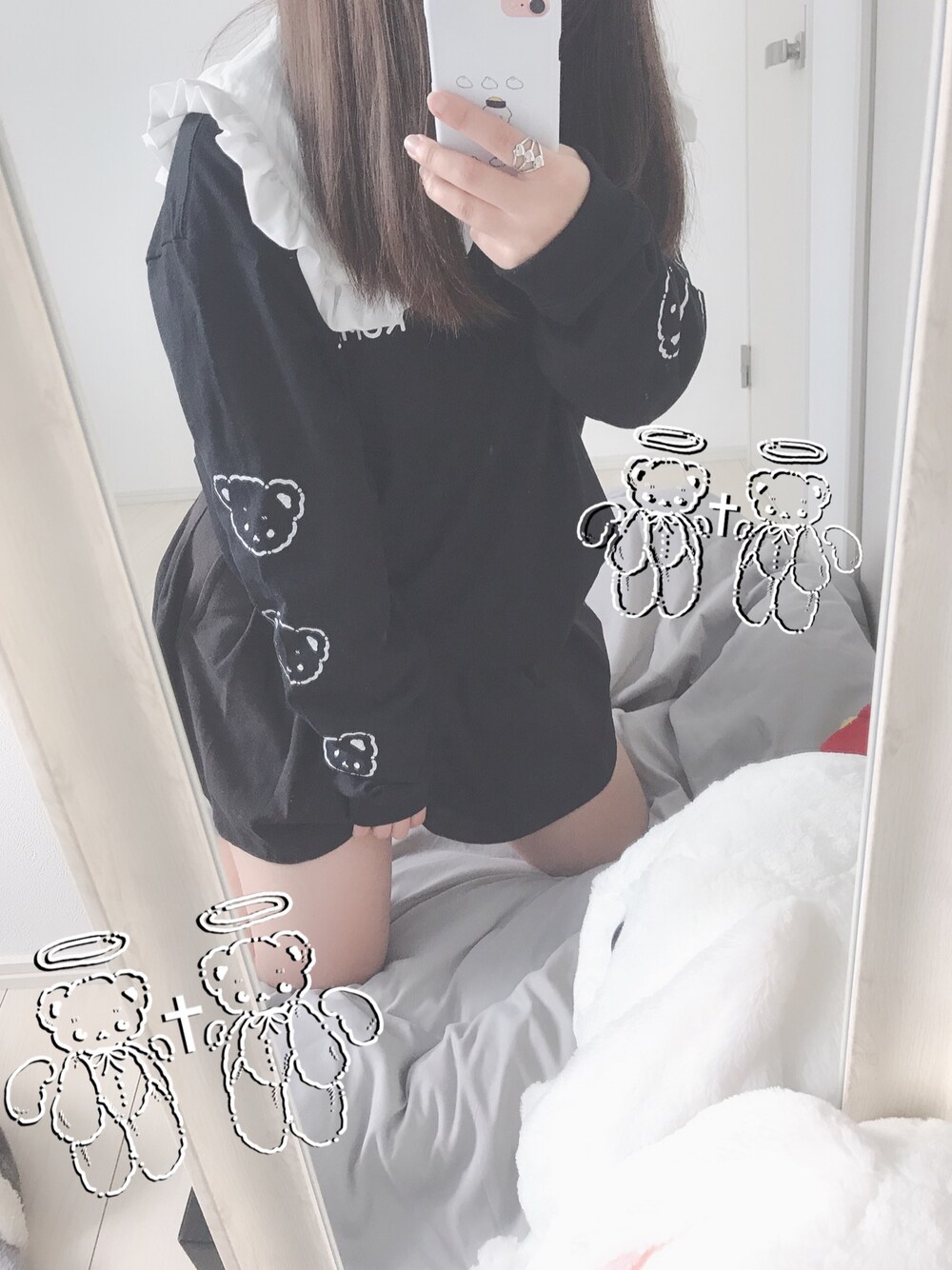 「くまさん、ロンT、襟フリル、お洒落さんとつながりたい、スカート、今日のコーデ、シンプル、ふわふわ、黒」｜「死"ゅのアイテム（トップス、ブラック系）」を使った、瑚白さん（レディース・150cm）の冬コーディネートの1枚目の写真
