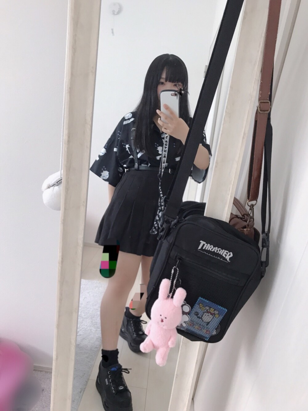「黒、black、モノクロ、REBERTAS、低身長、スカート、厚底シューズ、YOSUKE、WEGO、girl」｜「REBERTASのアイテム（シャツ/ブラウス、ブラック系）」を使った、瑚白さん（レディース・150cm）の夏コーディネートの1枚目の写真