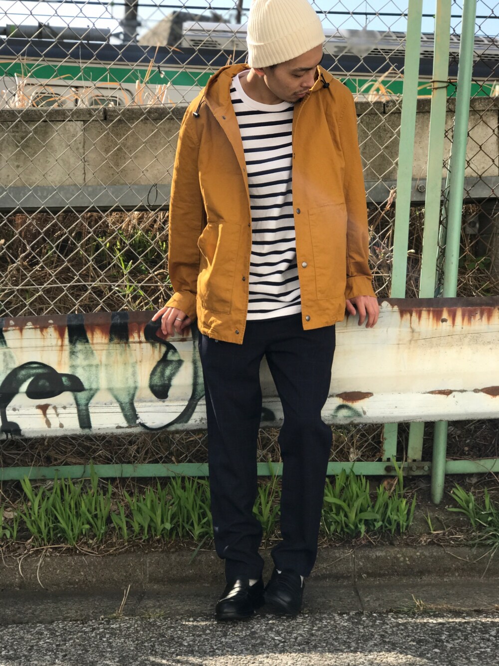 「春、カジュアルコーデ、おしゃれさんと繋がりたい、今日のコーデ、オーシバル、KLEMAN、orcival、コーチジャケット、黄色、yellow」｜「CIAOPANIC TYPYの【ORCIVAL】オーシバルコットンリブニット（ニットキャップ/ビーニー、ホワイト系）」を使った、__k2_mtさん（メンズ・173cm）の春コーディネートの1枚目の写真
