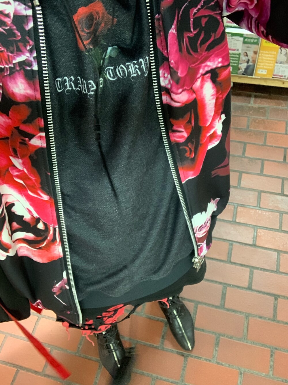 限定セール！】 TRAVAS TOKYO スウェット 薔薇 バラ ローズ 注射器 