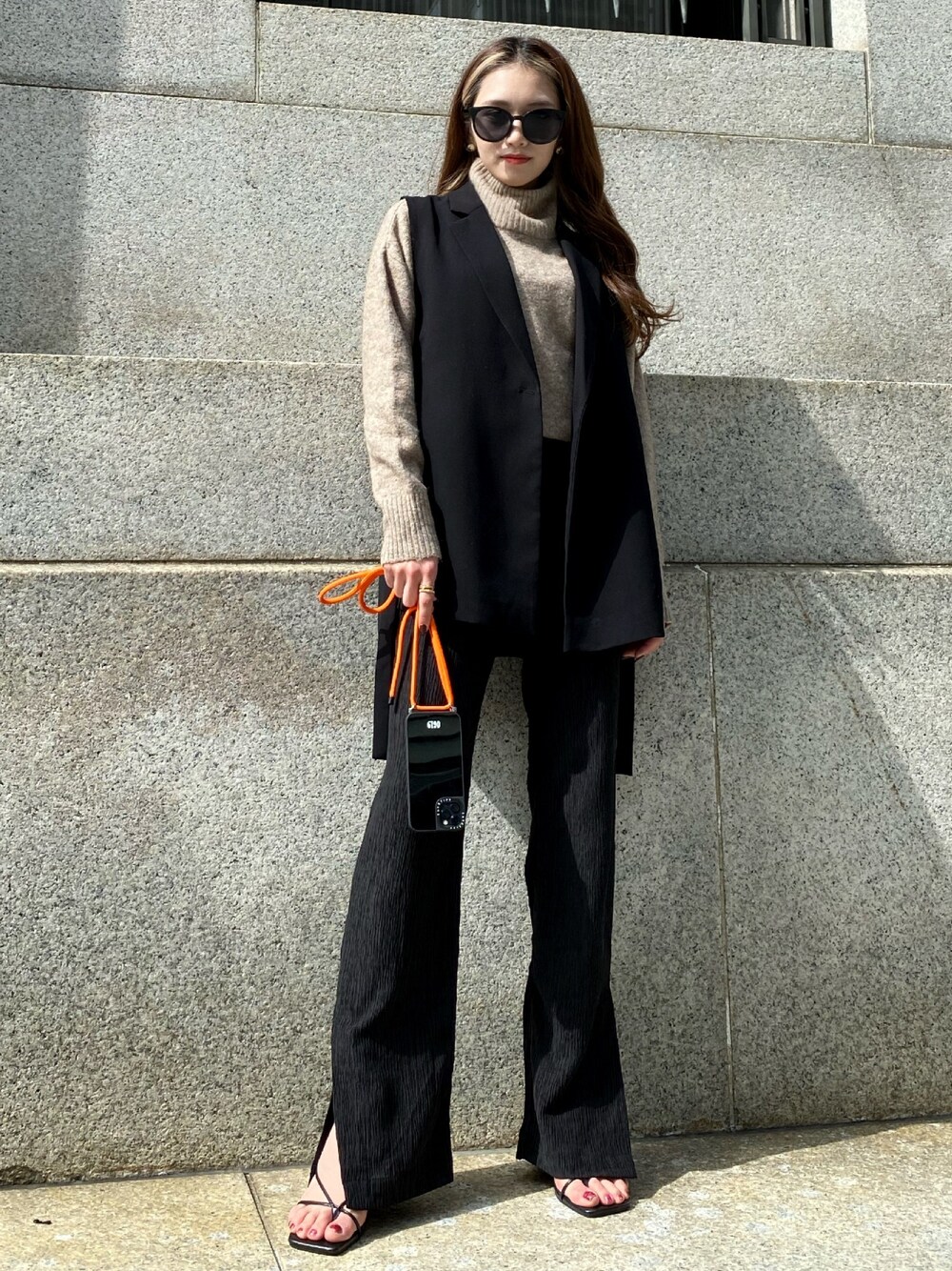 「ジレ、ベストコーデ、ZARAコーデ、ZARA、秋コーデ、秋のコーデ、休日スタイル、海外セレブ風、海外系ファッション、ニットコーデ」｜「ZARAのアイテム（ジャケット/アウター、ブラック系）」を使った、harutarostyleさん（レディース・160cm）の秋コーディネートの1枚目の写真