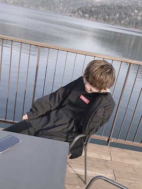 「MILKFED.（ミルクフェド）のSUPER BIG TEE BAR（Tシャツ/カットソー、ブラック系）」を使った、yutaさん（メンズ・173cm）の春コーディネート