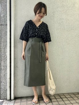 「Vネック」｜「アイテム（ビーチサンダル）」を使った、DOORS WOMENSさん（レディース・168cm）の春コーディネート
