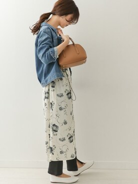 「フラワープリント」｜「アイテム（デニムジャケット）」を使った、DOORS WOMENSさん（レディース・168cm）の冬コーディネート