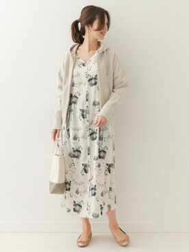 「フラワープリント」｜「アイテム（パーカー）」を使った、DOORS WOMENSさん（レディース・168cm）の冬コーディネート