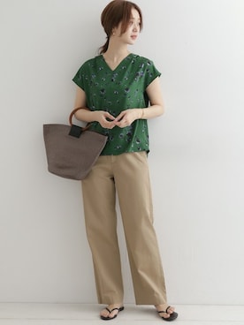 「ブラウス」｜「アイテム（ビーチサンダル）」を使った、DOORS WOMENSさん（レディース・168cm）の春コーディネート
