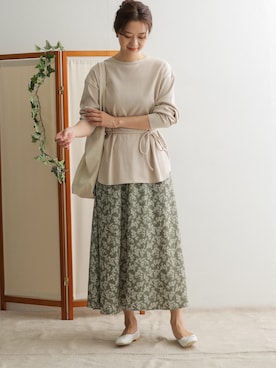 「URBAN RESEARCH DOORS（アーバンリサーチドアーズ）の小花柄ギャザーフレアスカート（スカート）」を使った、DOORS WOMENSさん（レディース・168cm）の春コーディネート