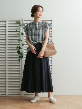 「URBAN RESEARCH DOORS（アーバンリサーチドアーズ）のペーパープレーンショルダーバッグ（ショルダーバッグ）」を使った、DOORS WOMENSさん（レディース・168cm）の夏コーディネート