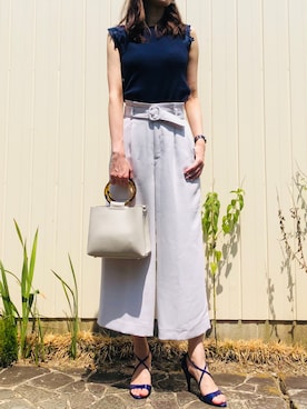 ショルダーバッグを使った グレーワイドパンツ の人気ファッションコーディネート Wear ショルダーバッグを使った グレーワイドパンツ の人気ファッションコーディネート Wear