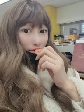 「FLAG by ALEXIA STAM（フラッグバイアリシアスタン）のフルウィッグ）エアパーマクララ ロングウェーブ (モースト素材)（ウィッグ）」を使った、ピンクエイジさん（レディース・165cm）の冬コーディネート