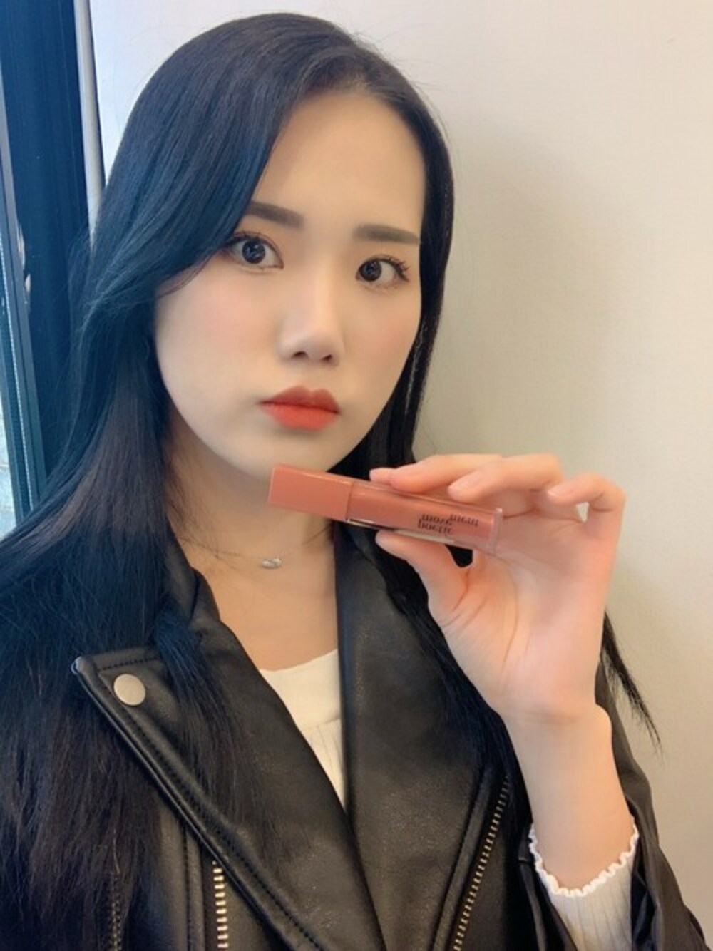 「デイリー、ウィッグ、女子力、かわいい、リップティント、ペタル、PINKAGE、ピンクエイジ、韓国メイク、ポエティカル」｜「PINKAGEのポエティカル リップティント 4#ペタル（口紅/リップティント/グロス、オレンジ系）」を使った、ピンクエイジさん（レディース・164cm）の冬コーディネートの1枚目の写真