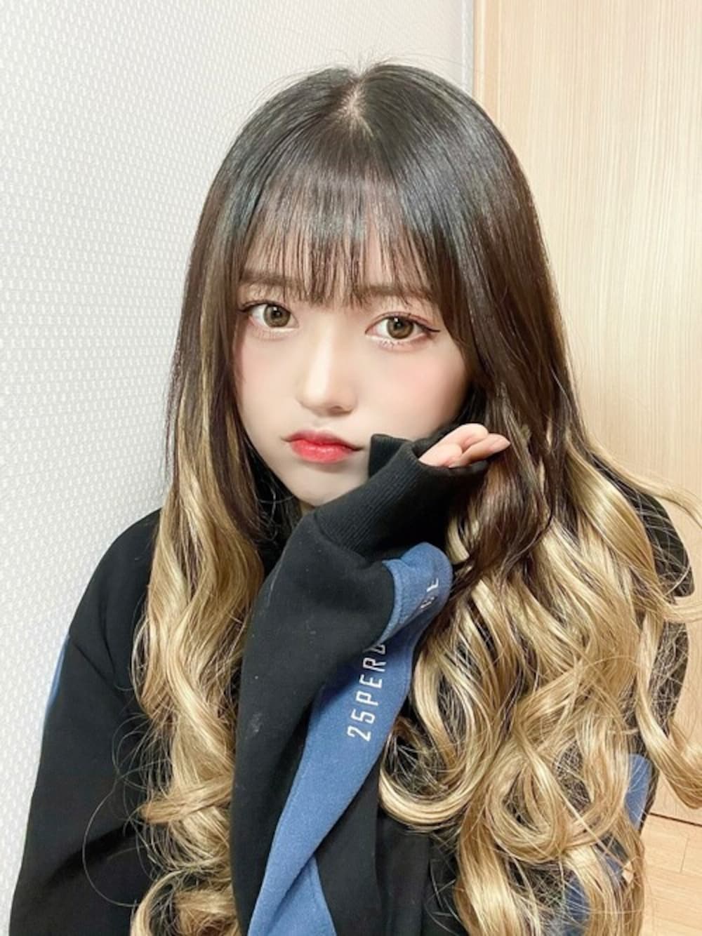 「デイリー、ウィッグ、女子力、かわいい、エクステ、PINKAGE、ピンクエイジ、ポイントメッシュ、グラムウェーブ、21インチ」｜「PINKAGEのエクステ) ポイントメッシュ [グラムウェーブ] 21インチ (ミスティ原糸)1ピース（ウィッグ、その他）」を使った、ピンクエイジさん（レディース・160cm）の夏コーディネートの1枚目の写真