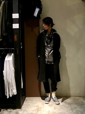 「ブラック」｜「アイテム（ステンカラーコート）」を使った、Onkochishin_Gotoさん（メンズ・169cm）の冬コーディネート