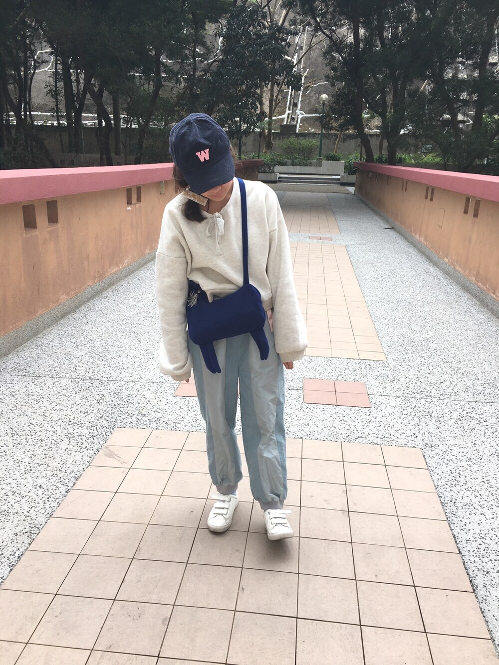 「merry jennyのコーデュロイリボンパンツ（その他パンツ、ブルー系）」を使った、ゆきちゃんさん（レディース・154cm）の春コーディネートの1枚目の写真