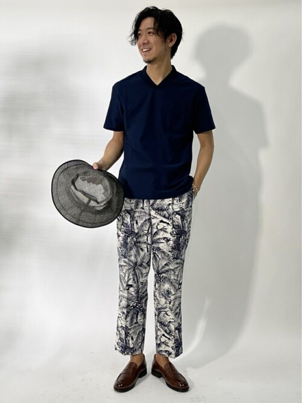 「NOLLEY'S goodmanのALBINI(アルビニ) カノコ ショールカラー ポロシャツ（ポロシャツ、ブルー系）」を使った、NOLLEYS MENS stylingさん（メンズ・178cm）の夏コーディネートの1枚目の写真