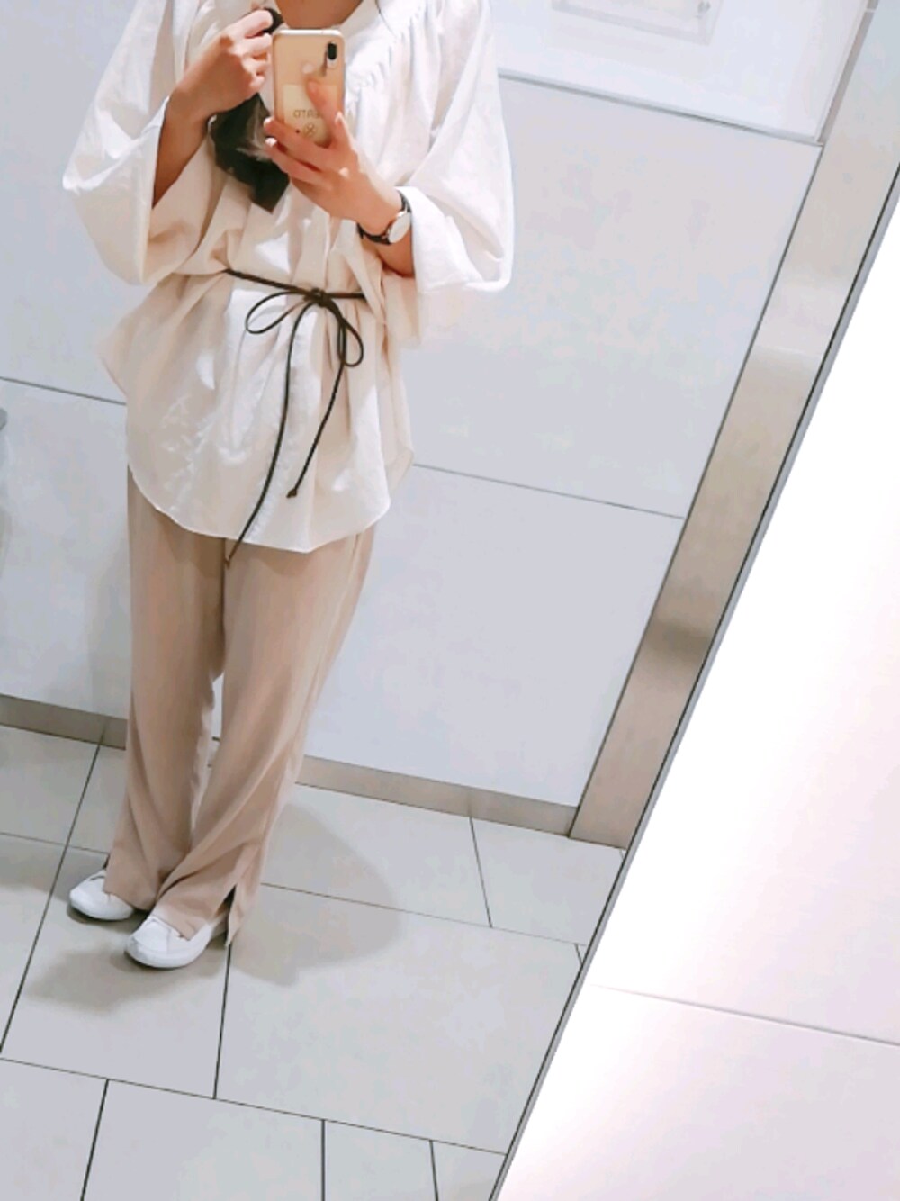 「淡色コーデ、シンプルコーデ、秋コーデ、秋服、シャツスタイル、おしゃれさんと繋がりたい、いいね&フォロー よろしくお願いします☺︎」｜「CONVERSEの【CONVERSE】ALL STAR MILITARY SLIP OX（スニーカー、ホワイト系）」を使った、あーるさん（レディース・153cm）の秋コーディネートの1枚目の写真