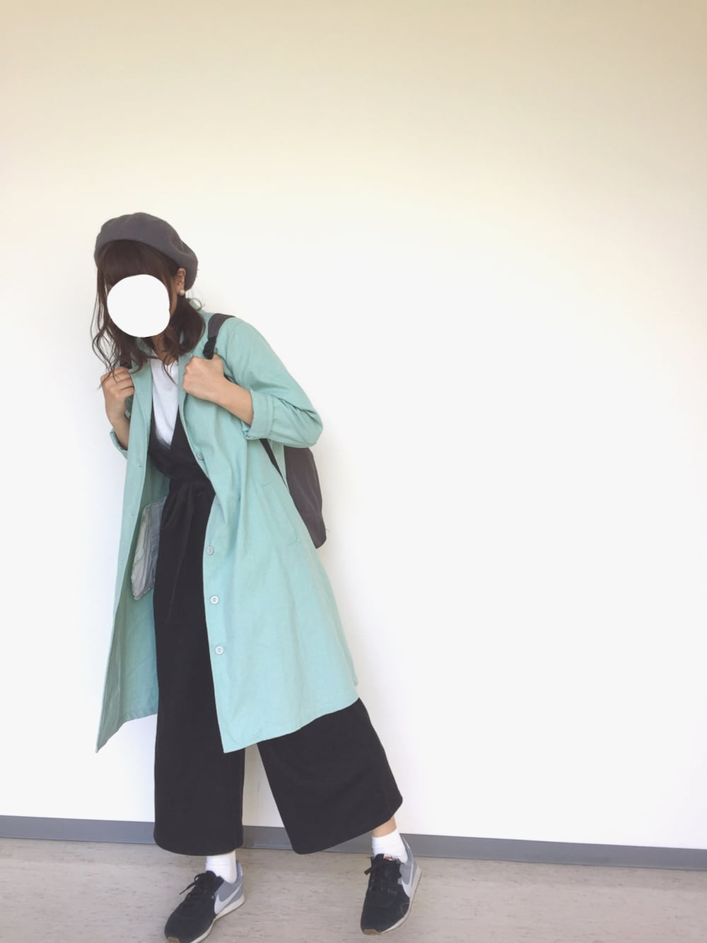 「ベレー帽、ライトグリーン、ナイキスニーカー、大学生」｜「雑貨屋さんのアイテム（その他アウター、グリーン系）」を使った、白さん（レディース・163cm）の春コーディネートの1枚目の写真