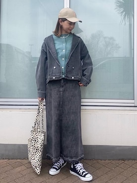 「アイテム（デニムスカート、グレー系）」を使った、Ayano.さん（レディース・168cm）の冬コーディネート