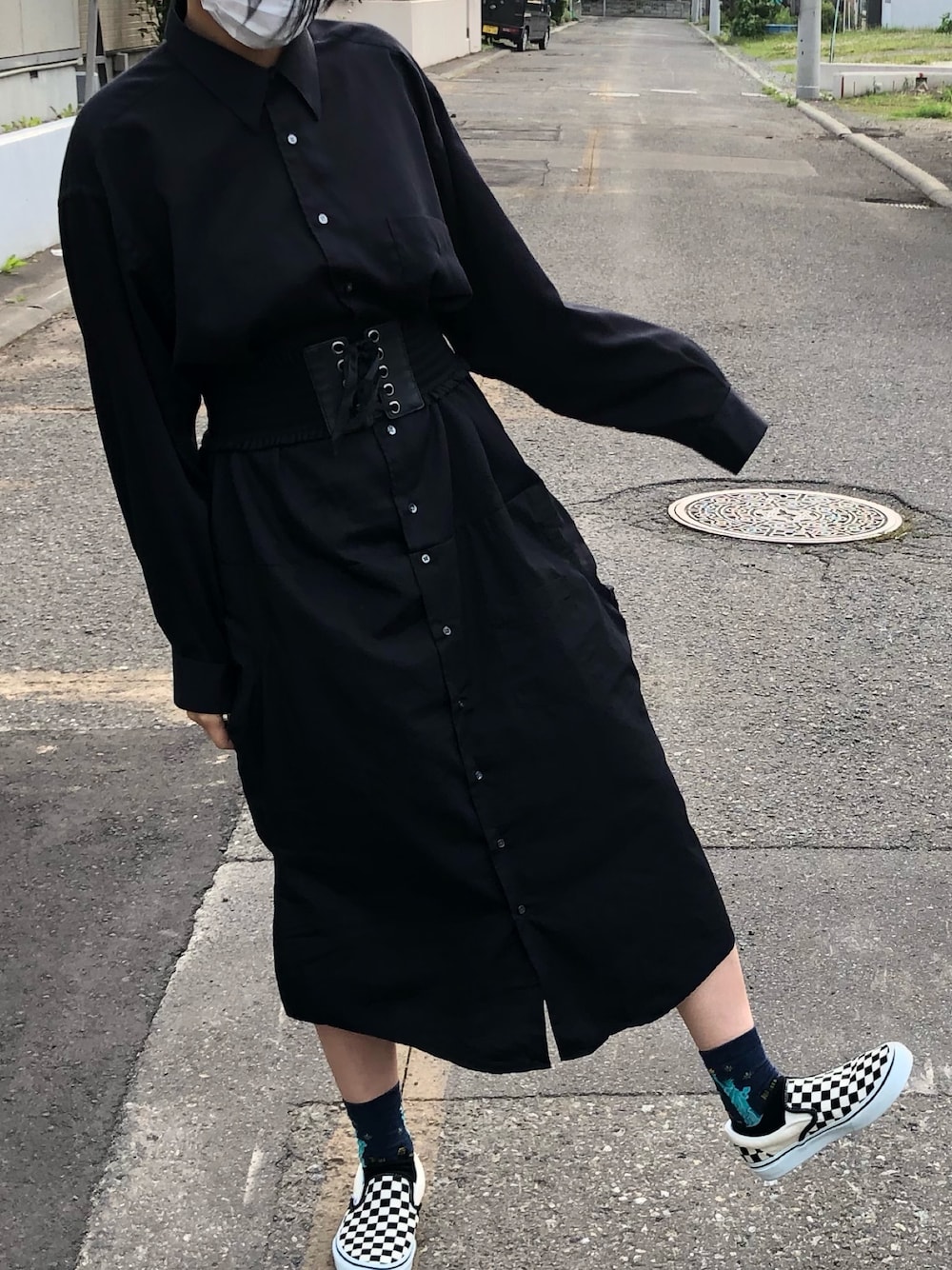 「シャツ好き集まれ、休日スタイル、オトナ女子、ブラックコーデ、高身長女子、おしゃれさんと繋がりたい、古着コーデ、古着好きな人と繋がりたい」｜「古着のアイテム（シャツワンピース、ブラック系）」を使った、もんさん（レディース・170cm）の夏コーディネートの1枚目の写真