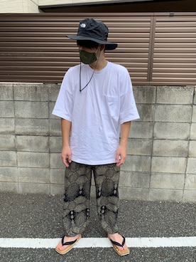 「GU（ジーユー）のアイテム（Tシャツ/カットソー、ホワイト系）」を使った、hhhyyytttさん（メンズ・175cm）の夏コーディネート