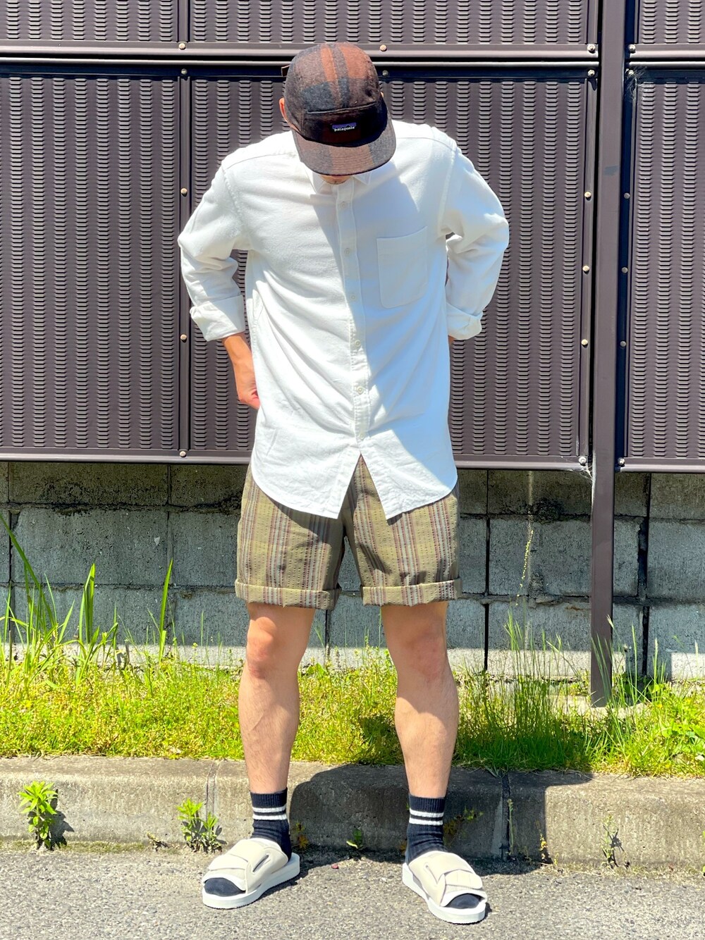 「これが私をアゲる服、patagonia、MOONSTAR、UNIQLO、古着、春夏コーデ、シャツスタイル、ハーフパンツ、サンダル、おしゃれさんと繋がりたい」｜「patagoniaのアイテム（キャップ、ブラウン系）」を使った、hhhyyytttさん（メンズ・175cm）の春コーディネートの1枚目の写真