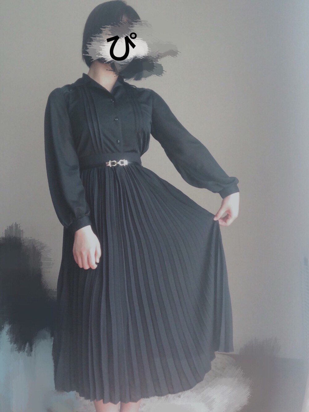 「真っ黒コーデ、古着、古着コーデ、古着好きな人と繋がりたい、古着女子」｜「GUのアイテム（スカート、ブラック系）」を使った、ぴとさん（レディース・156cm）の春コーディネートの1枚目の写真