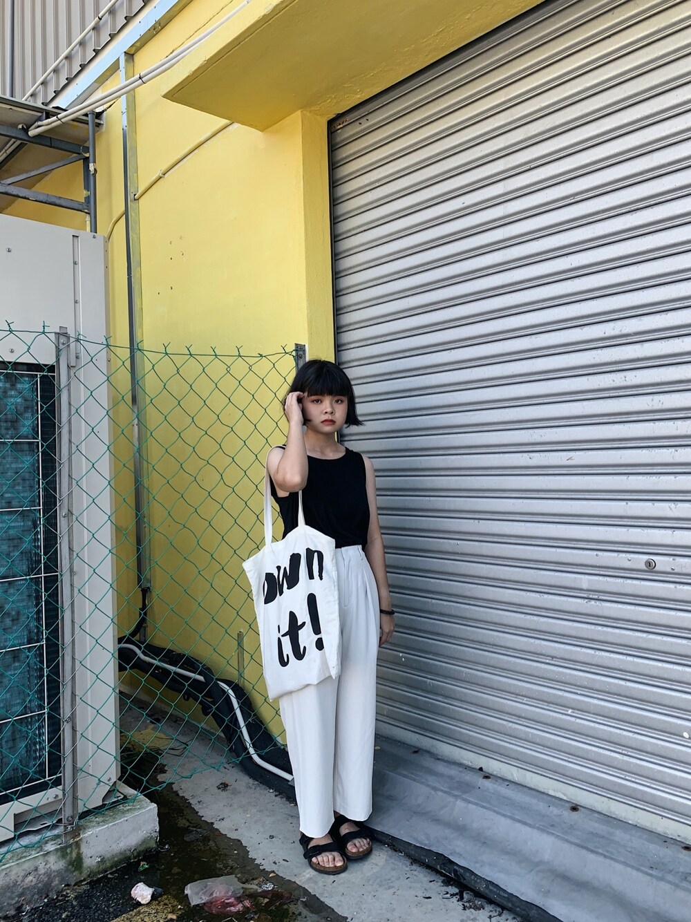 「summer、ootd、girl」｜「UNIQLOのアイテム（その他パンツ、ホワイト系）」を使った、chloe choyさん（レディース・155cm）の秋コーディネートの1枚目の写真