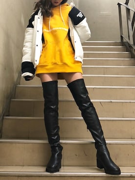 「イエロー」｜「アイテム（ブーツ）」を使った、HARUKAさん（レディース・156cm）の冬コーディネート