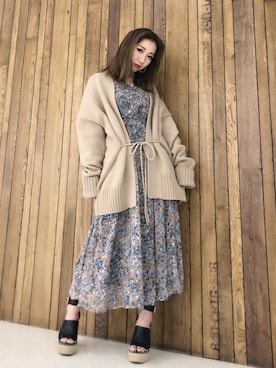 「アイテム（トップス、ベージュ系）」を使った、HARUKAさん（レディース・156cm）の冬コーディネート