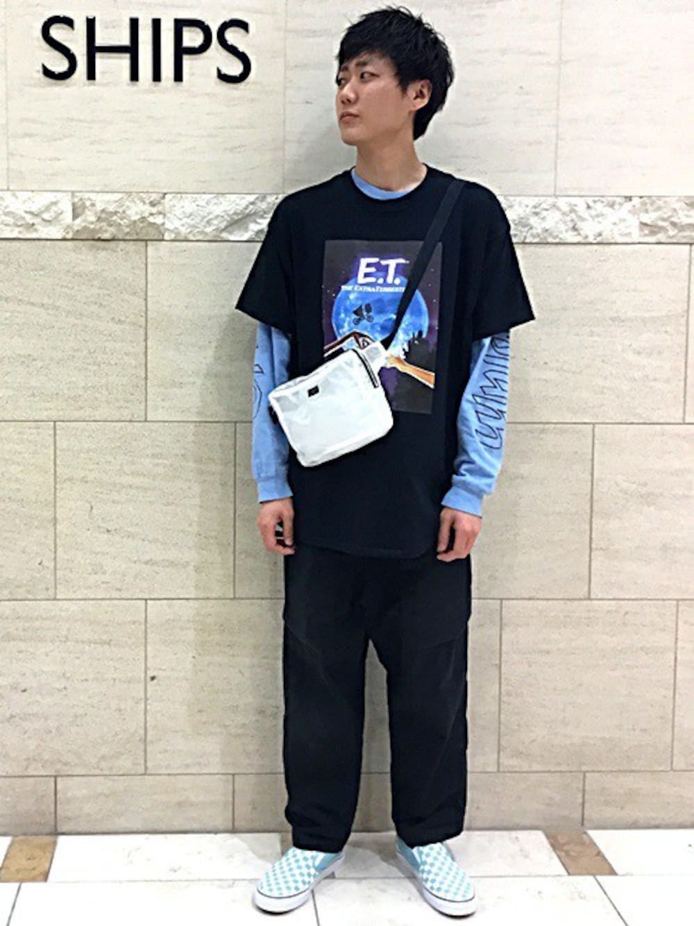 「VANS、Tシャツ、シップス、スリッポン、SHIPS、パステルカラー、STANDARD SUPPLY、E.T.」｜「SHIPSのSU: MOVIE Tシャツ ■（Tシャツ/カットソー、グレー系）」を使った、桑畑さん（メンズ・175cm）の春コーディネートの1枚目の写真