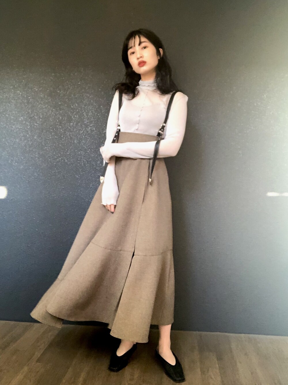 「今日のコーデ、はるコーデ、ロングスカート、シースルー、シースルートップス、シンプルコーデ、おしゃれさんと繋がりたい」｜「INellaの【INella(イネラ)】メランジツイルジャンパースカート（スカート、ベージュ系）」を使った、杏実さん（レディース・164cm）の春コーディネートの1枚目の写真