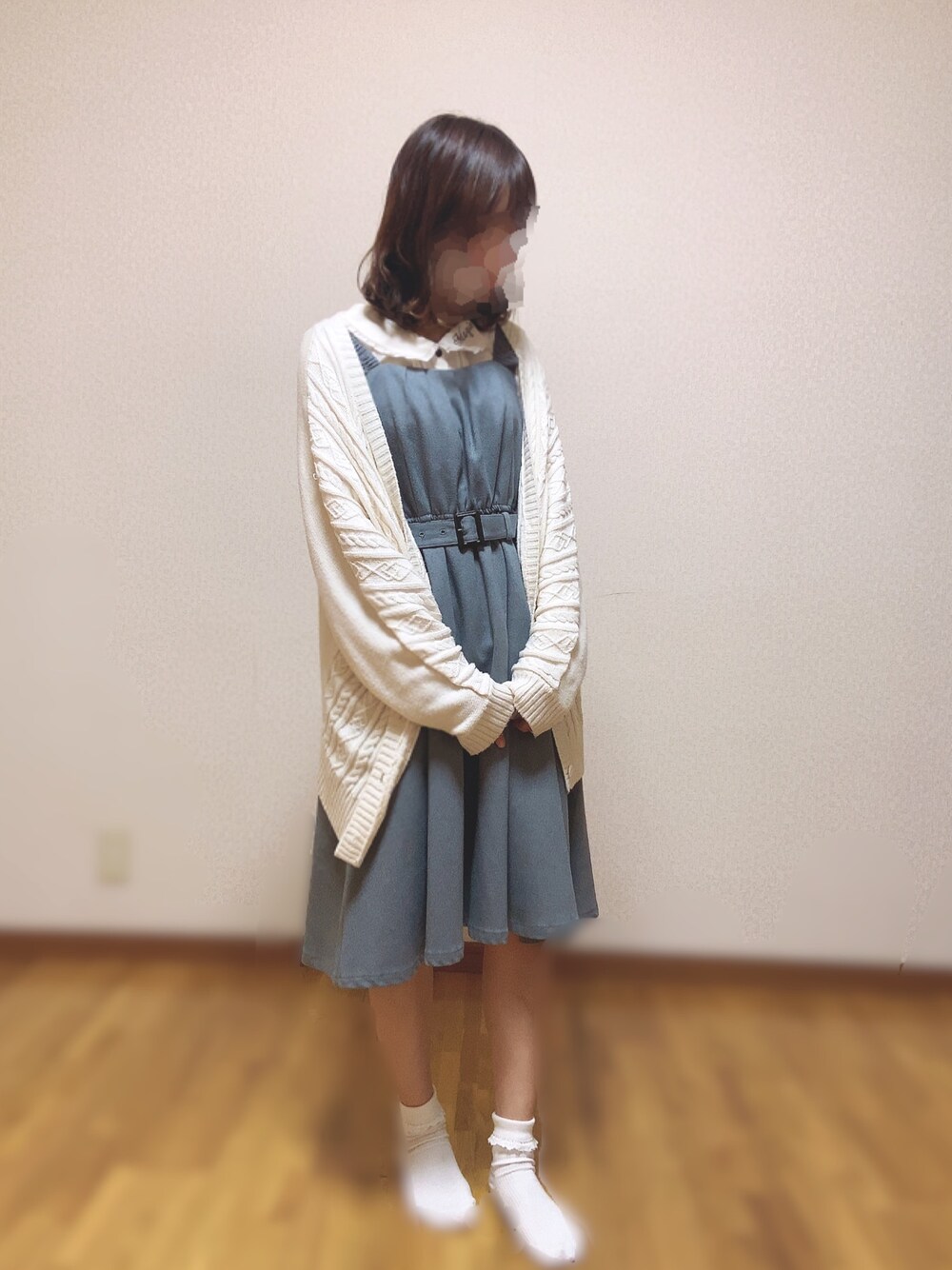 「ガーリーコーデ、ゆるカーディガン」｜「F i.n.tのアイテム（ワンピース/ドレス、グレー系）」を使った、yuyuさん（レディース・154cm）の秋コーディネートの1枚目の写真