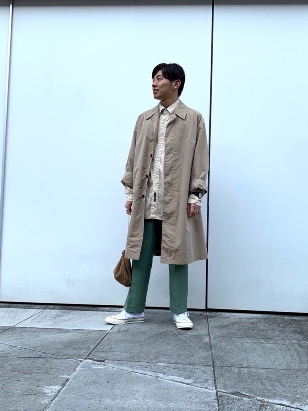 「秋のコーデ、オトナカジュアル、フォローミー、ステンカラーコート、ootd、AURALEE、kaiko、CT70s、スラックス、おしゃれさんと繋がりたい」｜「AURALEEの【AURALEE】ビッグシルエット ステンカラーコート MEN（ステンカラーコート、ベージュ系）」を使った、kubbo1203さん（メンズ・172cm）の秋コーディネートの1枚目の写真
