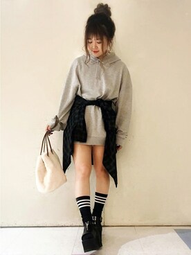 「アイテム（バッグ、ホワイト系）」を使った、VENCE EXCHANGE LADIES STAFFさん（レディース・160cm）の秋コーディネート