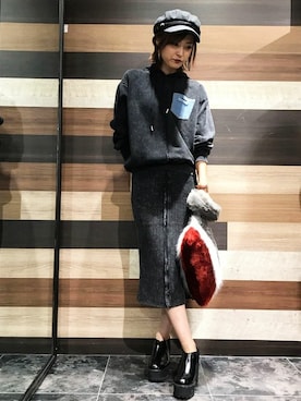 「アイテム（クラッチバッグ、グレー系）」を使った、VENCE EXCHANGE LADIES STAFFさん（レディース・160cm）の秋コーディネート