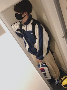 「NIKE（ナイキ）のアイテム（Nylon jacket、ブルー系）」を使った、sot.kさん（メンズ・178cm）の秋コーディネート