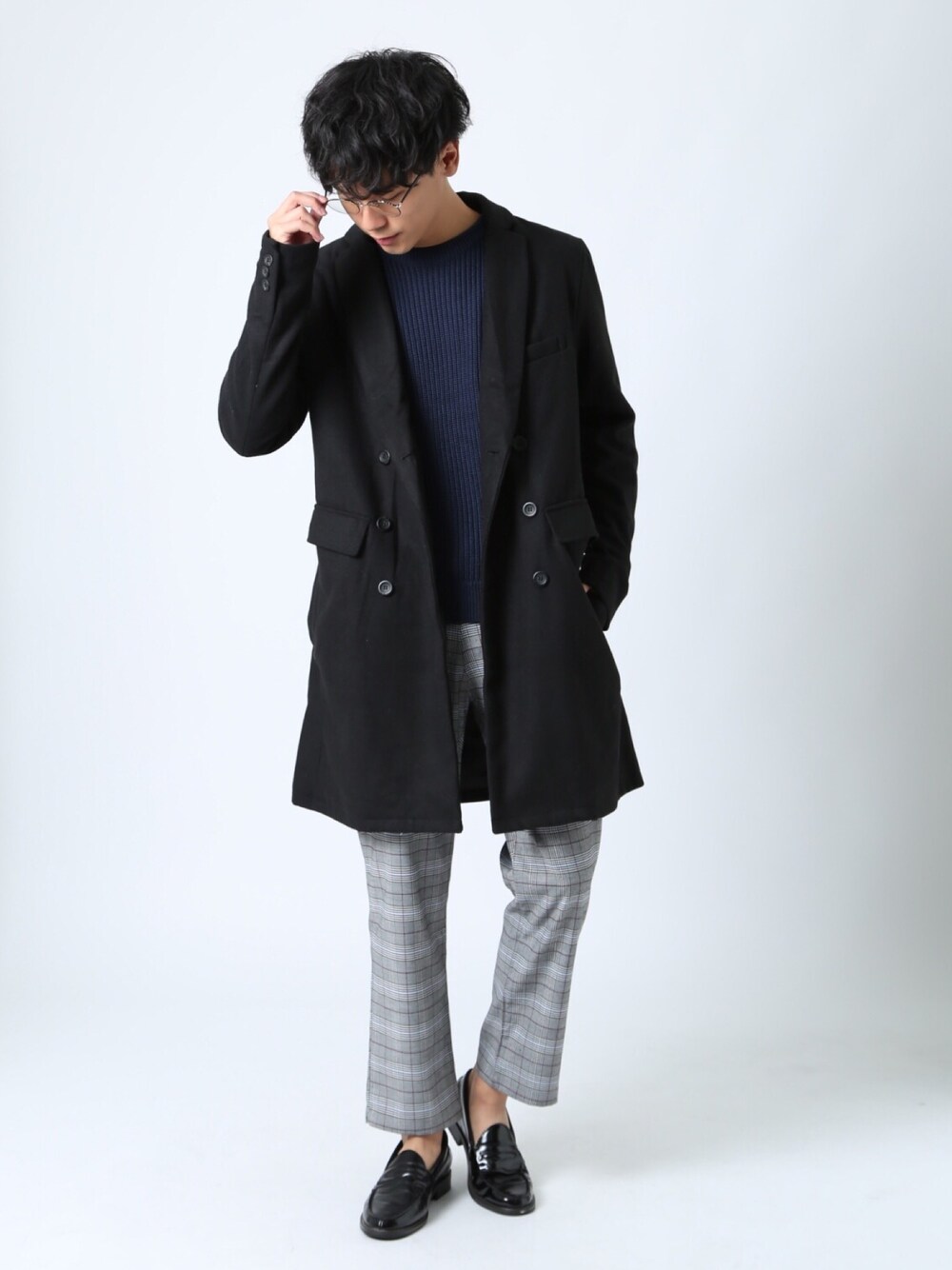 「秋服準備はじめました、シンプル、秋コーデ、おしゃれさんと繋がりたい、コート、レトロ、グレンチェック、ワイドパンツ、カジュアルコーデ、プチプラ」｜「improvesのメルトンウールダブルチェスターコート（チェスターコート、ブラック系）」を使った、森田 友浩さん（メンズ・178cm）の秋コーディネートの1枚目の写真