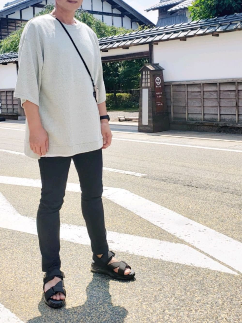 「スキニー、サンダル、夏コーデ、お洒落さんとつながりたい、お洒落好きな人と繋がりたい、コメントもらえると嬉しいです。、いいね、save、フォローお願いします🤑」｜「neosの【neos -sellect design-】ビッグシルエット 1/2スリーブ サマーニット（ニット/セーター、グリーン系）」を使った、ヨッシーさん（メンズ・168cm）の夏コーディネートの1枚目の写真