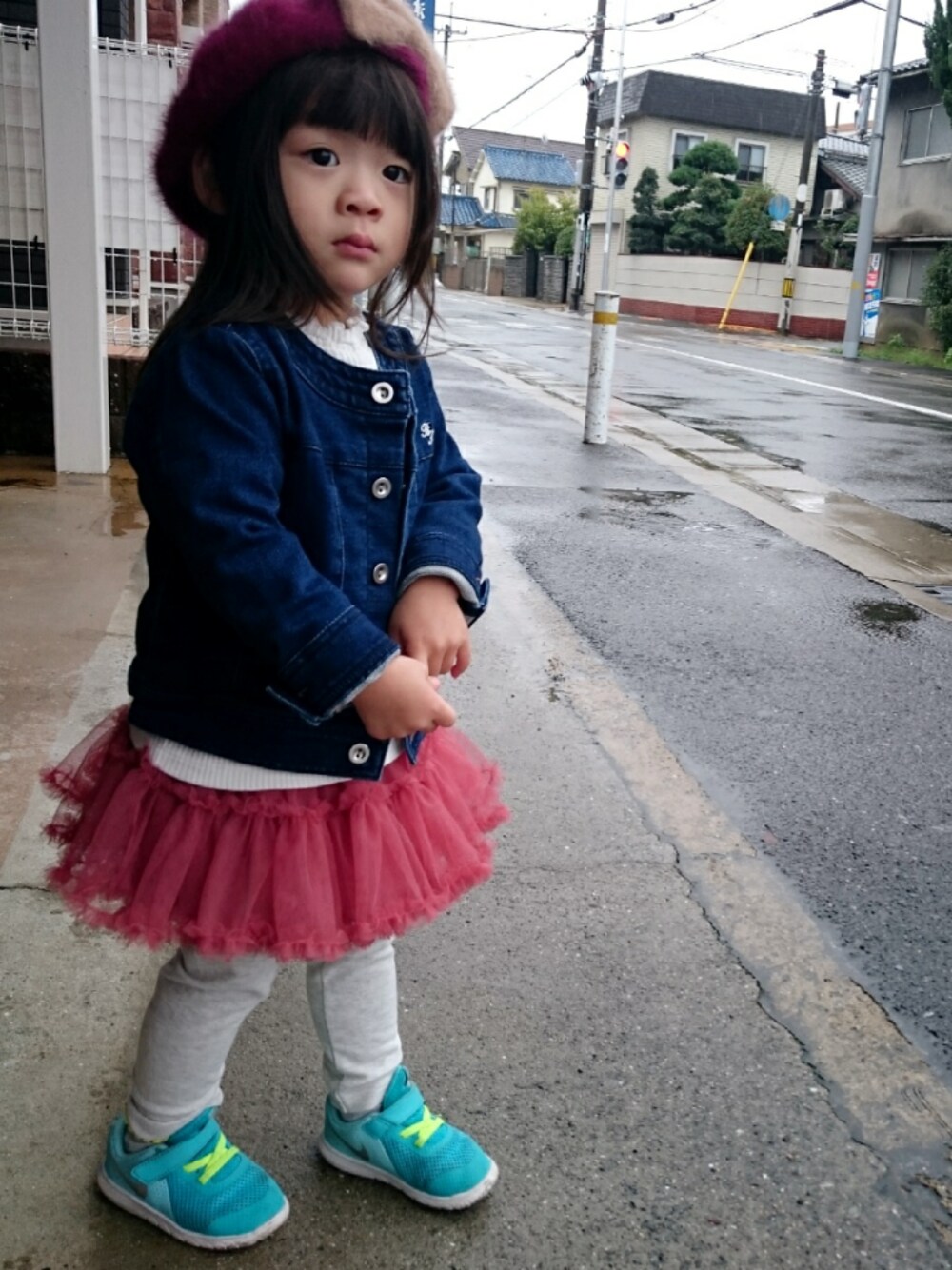 「MARKEY'Sのアイテム（その他パンツ、レッド系）」を使った、sanaさん（キッズ・90cm）の秋コーディネートの1枚目の写真
