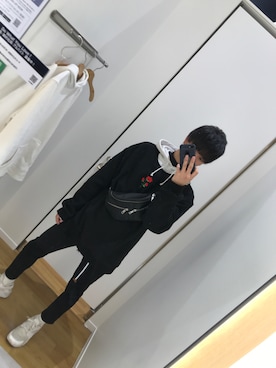 「バラ柄」｜「アイテム（スウェット）」を使った、ぶらしけさん（メンズ・173cm）の冬コーディネート