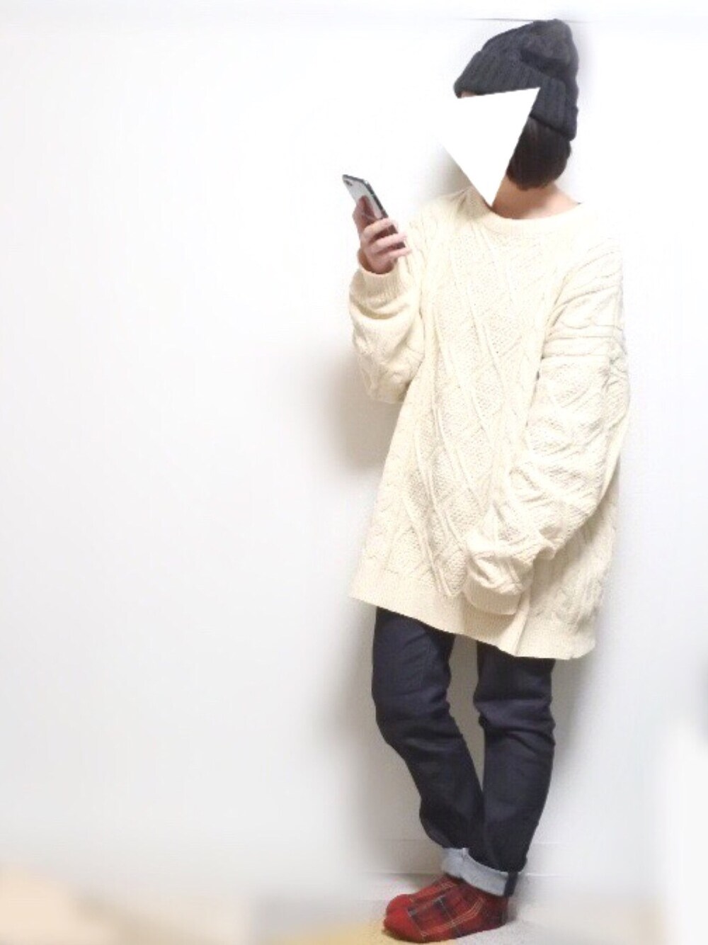 「休日スタイル、ゆるコーデ、ニット帽、白ニット、アランニット、ハイライズシガレットジーンズ」｜「haco!のアイテム（ニットキャップ/ビーニー、グレー系）」を使った、Moo＊さん（レディース・145cm）の冬コーディネートの1枚目の写真