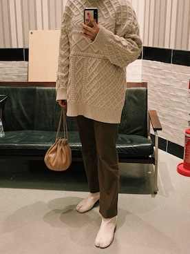 「Kastane（カスタネ）のレーヨンスラックスパンツ３（スラックス）」を使った、Sakihoさん（レディース・169cm）の冬コーディネート