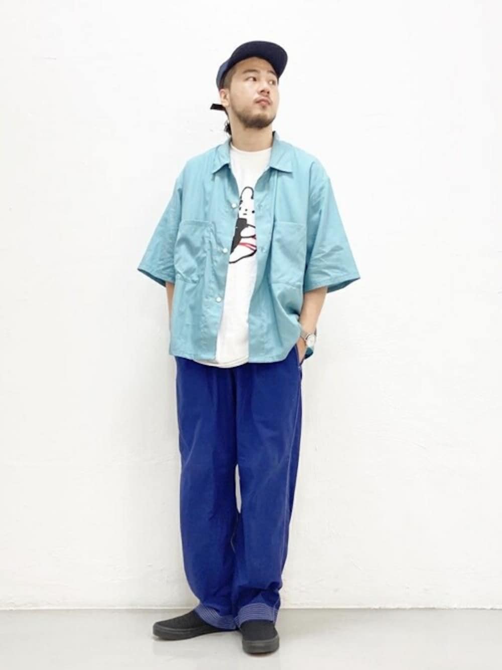「キャップ、ストリート、journal standard、プリントT、2020ss」｜「JOURNAL STANDARDのLYCO SLOW SHIRTS＃（シャツ/ブラウス、ブルー系）」を使った、ジャーナルスタンダード メンズさん（メンズ・172cm）の夏コーディネートの1枚目の写真