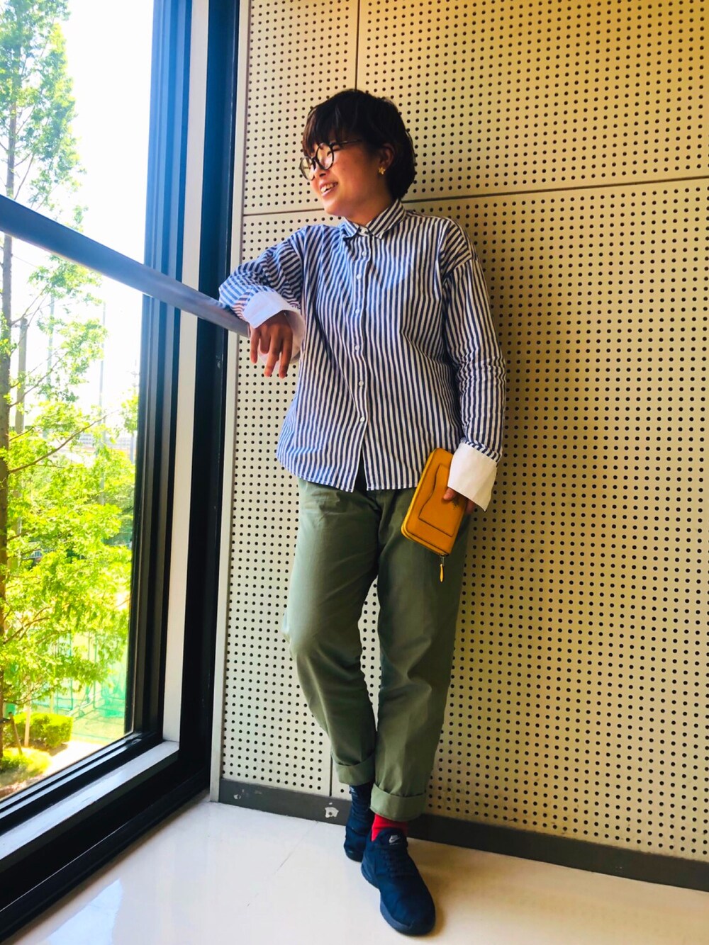 「convenience store、Lawson、ストライプ、春コーデ、カジュアルコーデ」｜「FOREVER 21のアイテム（シャツ/ブラウス、ブルー系）」を使った、Kiricheeseさん（レディース・154cm）の春コーディネートの1枚目の写真