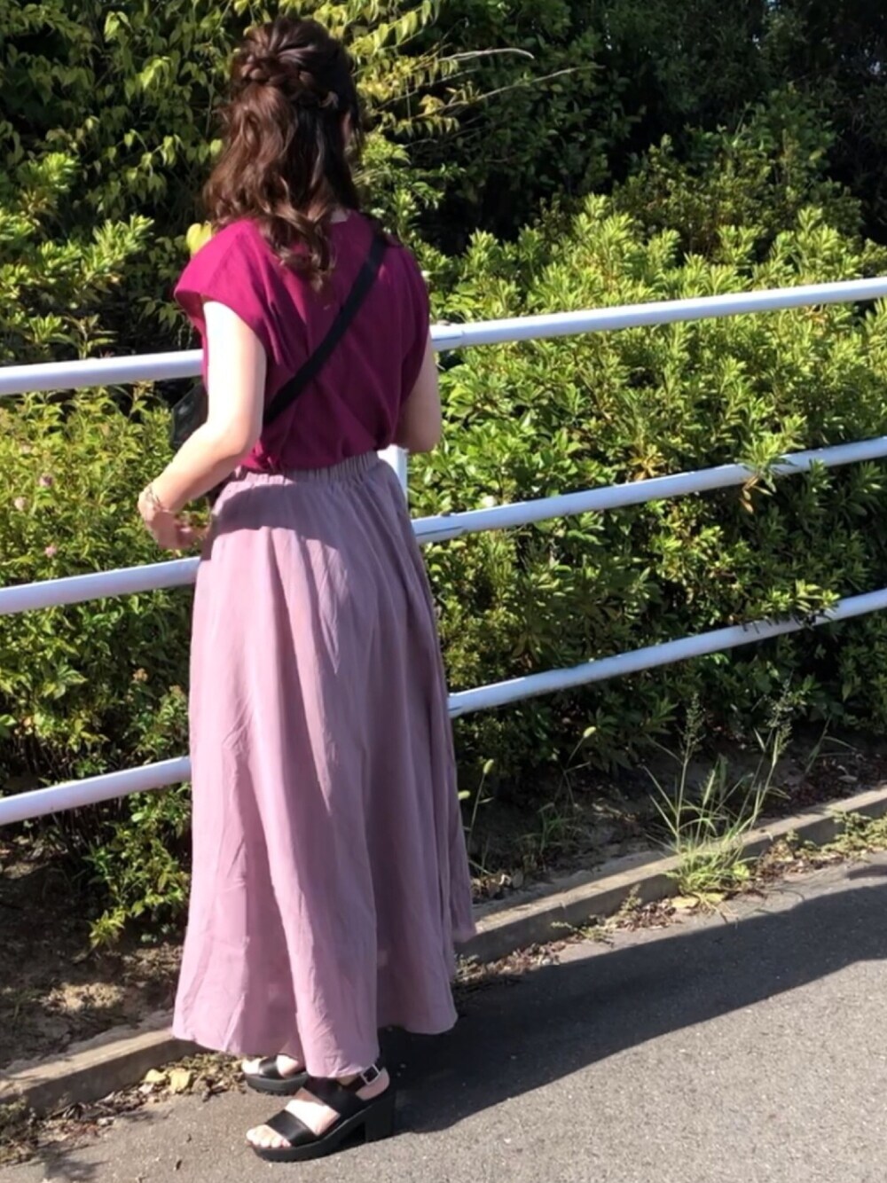 「夏のワントーンコーデ、アダルトおカワたん部、ピンク、ウエストポーチ、サンダル、ハーフアップ、セットアップスタイル、しましまフェス告知、ラベンダー」｜「ROPE' PICNICの【2WAY】ボリュームニットトップス（ニット/セーター、ピンク系）」を使った、hito さん（レディース・164cm）の夏コーディネートの1枚目の写真