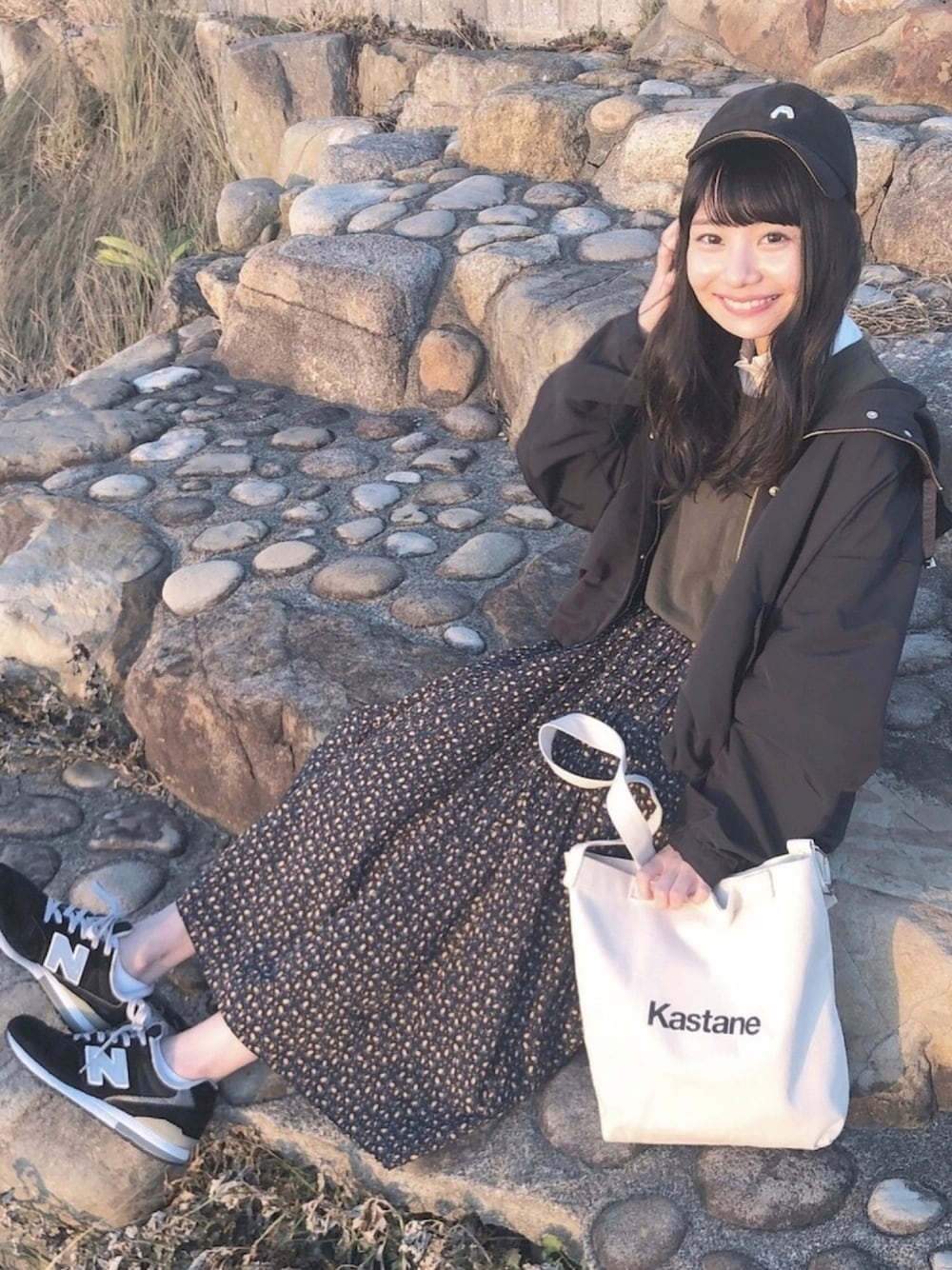 「秋服準備はじめました、ジーユー、GU、マウンテンパーカー、秋コーデ、プリーツスカート、つけ襟、カーハート、Kastane、トートバッグ」｜「GUのアイテム（マウンテンパーカー、ブラック系）」を使った、まるさん（レディース・153cm）の秋コーディネートの1枚目の写真