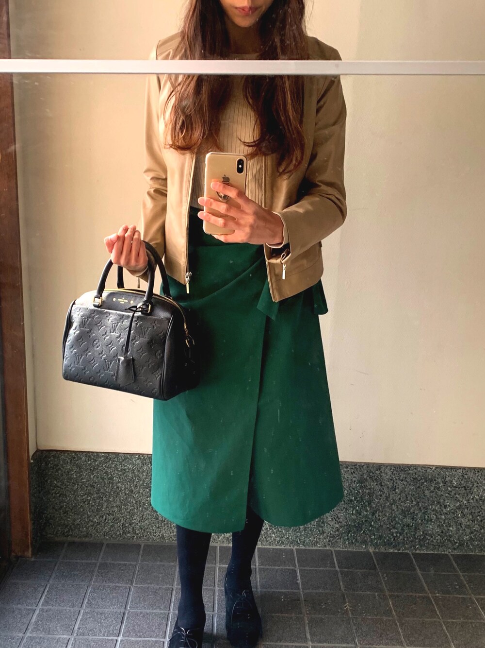 「DRESSTERIORの【洗える】サイドリボンラップ風スカート（スカート、グリーン系）」を使った、Aさん（レディース・160cm）の秋コーディネートの1枚目の写真