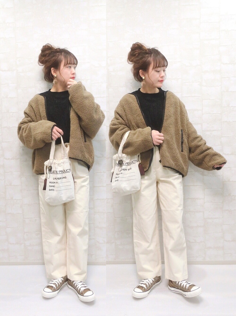 ベージュ系のブルゾン、ブラック系のニット/セーター、ホワイト系のその他パンツを着用したレディースの冬コーディネートの1枚目の写真