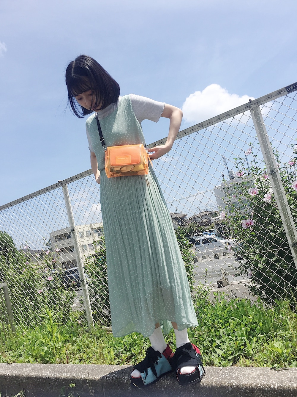 「夏、内山あみ、あみぽん、ロジャポ、ロッカジャポニカ」｜「SHIPSのアイテム（ショルダーバッグ、オレンジ系）」を使った、内山あみさん（レディース・152cm）の夏コーディネートの1枚目の写真