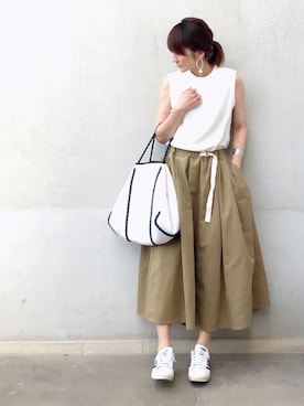 「PAULOWNIA（ポロウニア）のサージカルステンレスフープピアス（ピアス（両耳用））」を使った、ＬＵＭＩＥさん（レディース・163cm）の夏コーディネート